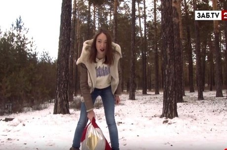 Корреспондент "ЗабТВ24" подарит Деду Морозу чехлы для оленей и термоваленки