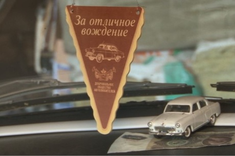 Коллекционер ретро автомобилей пригласил в прошлое корреспондента ЗабТВ
