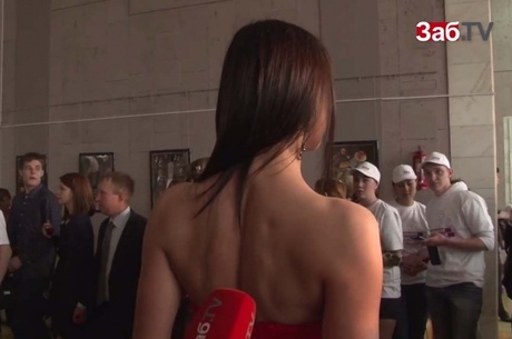 Актриса Настасья Самбурская обнажила спину перед ЗабТВ