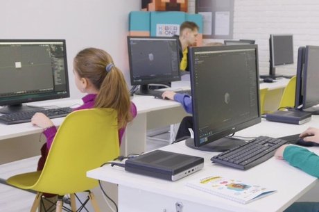 Школа программирования приглашает детей на бесплатное занятие