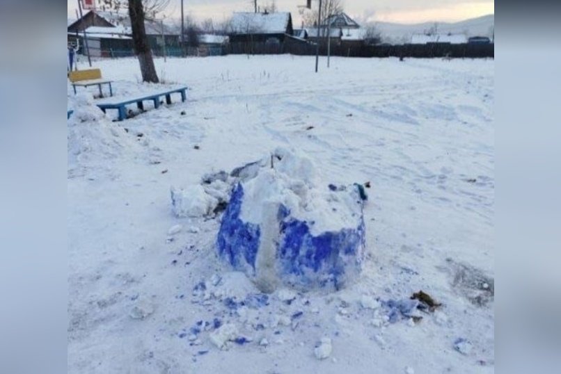 Вандалы разрушили новогоднее оформение в Могоче