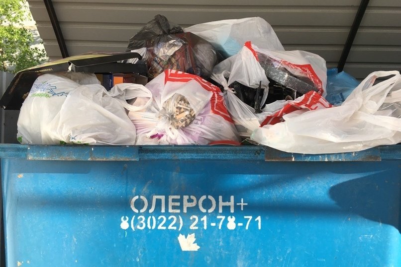 Жительница Северного пожаловалась на зловонную свалку во дворе