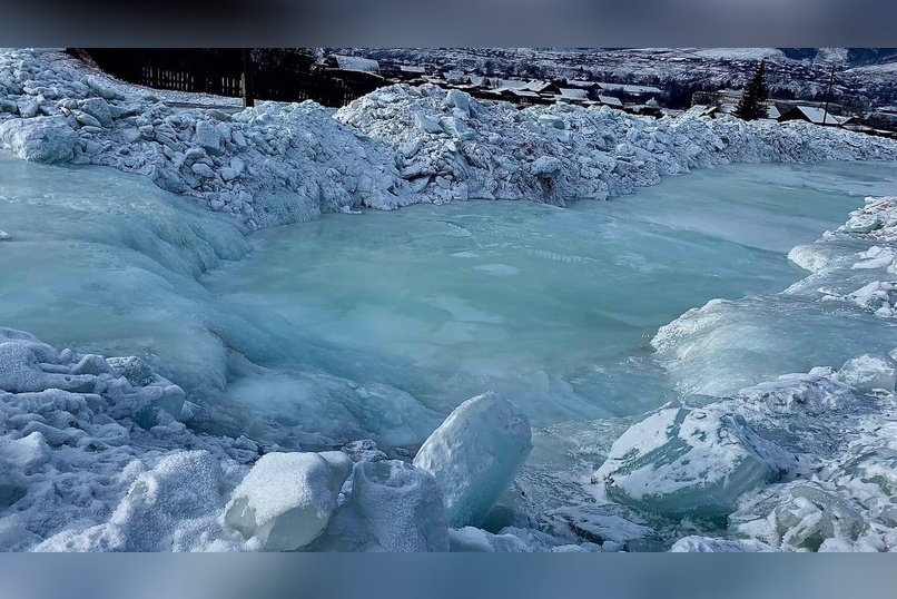 Жители села Кадахта самостоятельно борются с подтоплением населённого пункта
