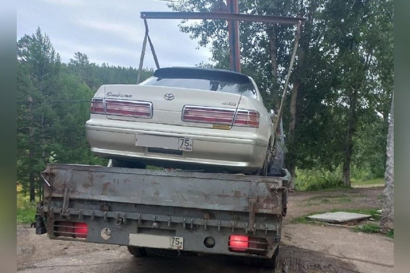 Приставы изъяли автомобиль читинца за долги