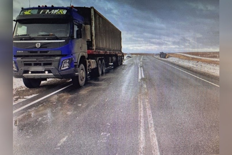 На трассе в Забайкалье столкнулись два большегруза