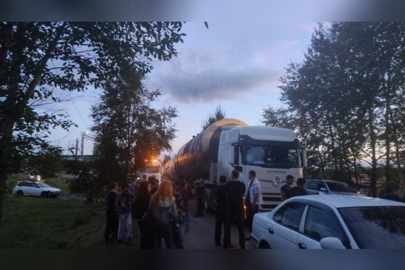 В Могоче протестуют против движения большегрузов по аварийному мосту