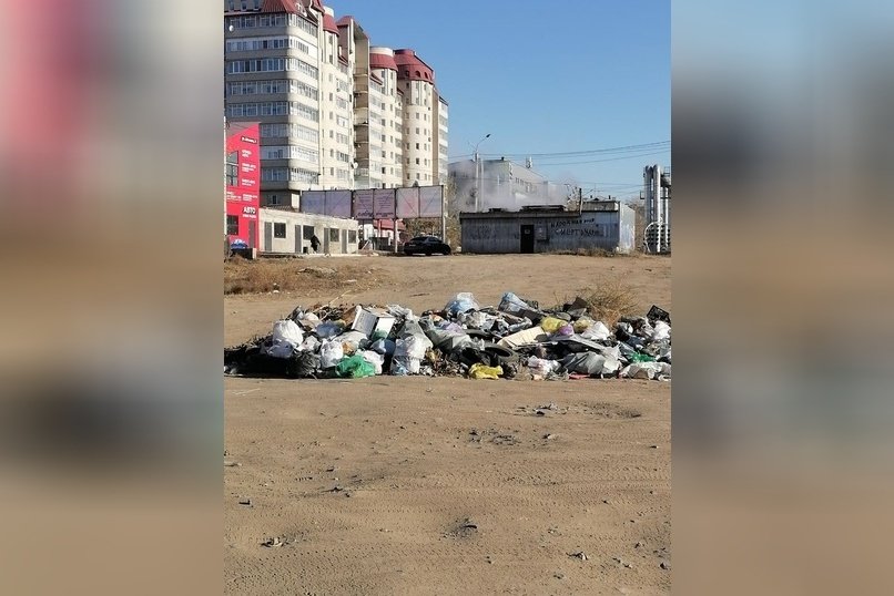 Кучу мусора заметили в центре Читы