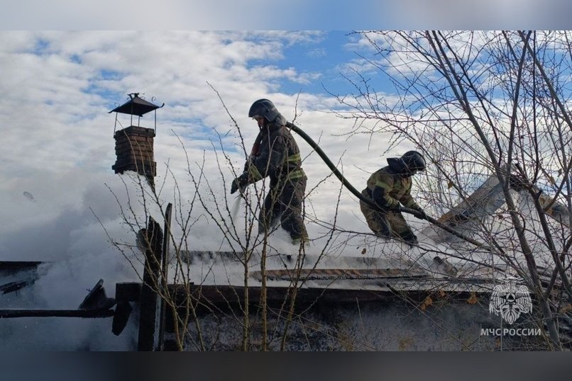 В посёлке Первомайский потушили пожар в жилом доме