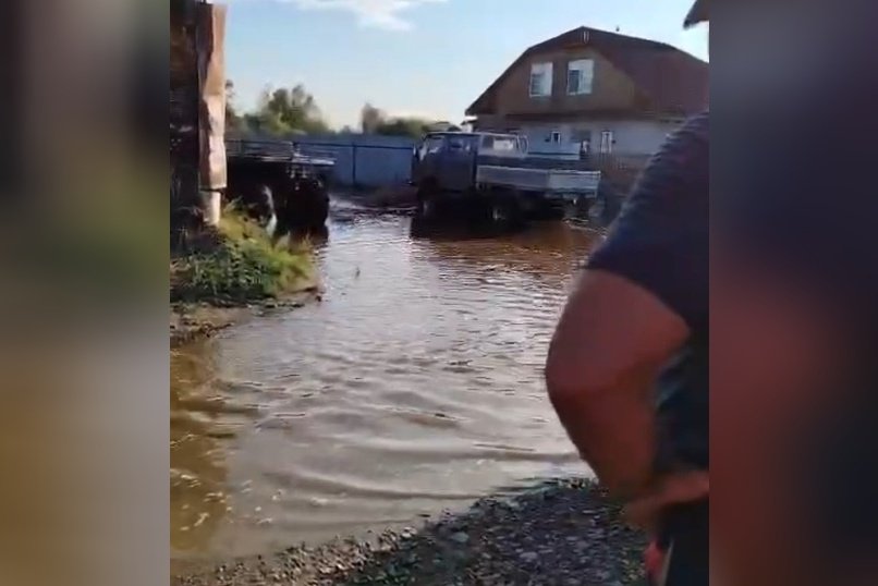 Вода подошла к дачным кооперативам в Каштаке