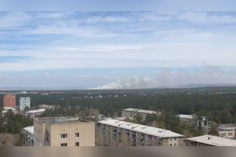 «Дышать нечем»: очевидцы сообщают о пожаре в Смоленке