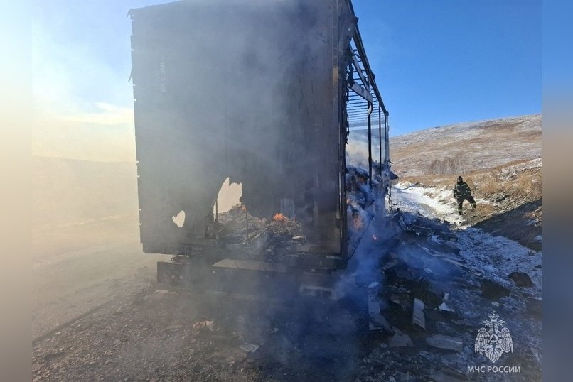 Грузовик сгорел на трассе в Оловяннинском округе