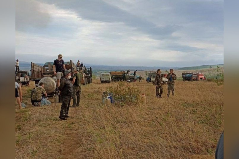 Вода, еда и чай требуются пожарным в селах Верх-Чита и Ручейки