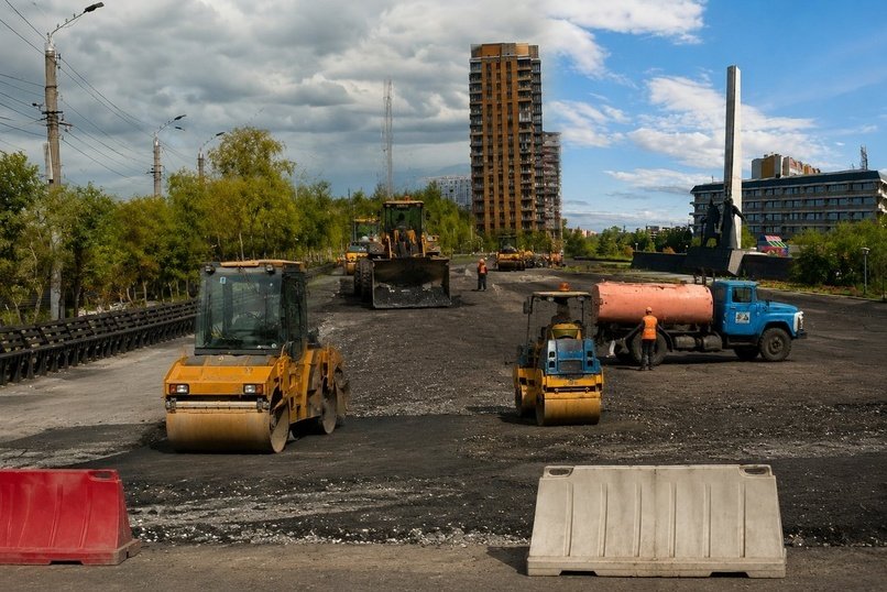 Тендер сорвали, сроки сдвинули: что происходит с площадью Революции