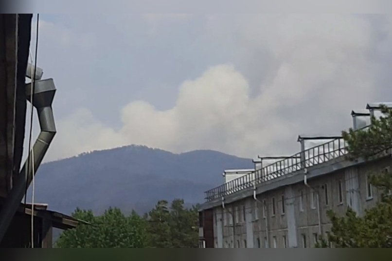 Лесной пожар движется к Атамановке