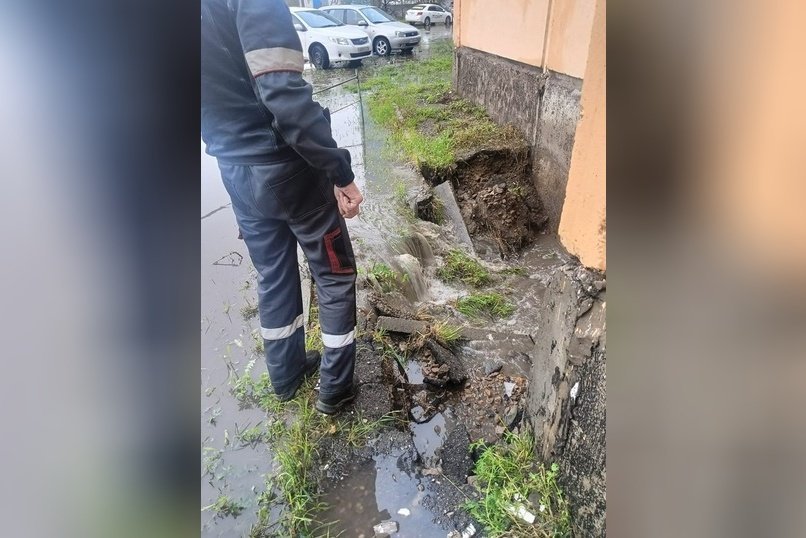 Управляющая компания не устранила подмыв у дома в Чите