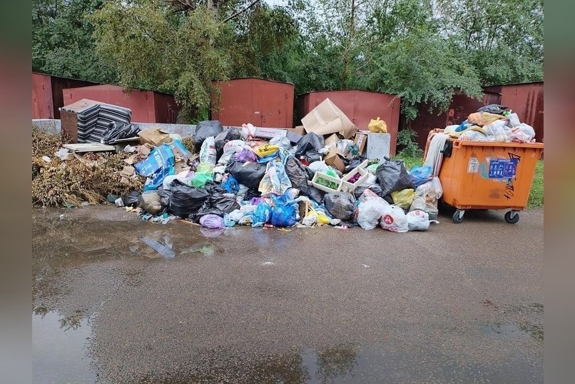 Жители 1-го микрорайона: «мусор уже выбрасывать некуда»