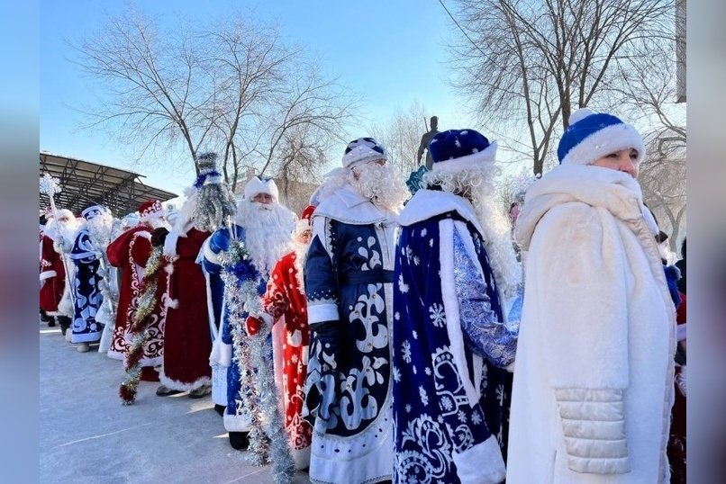 Парад Дедов Морозов и Снегурочек прошёл в Чите