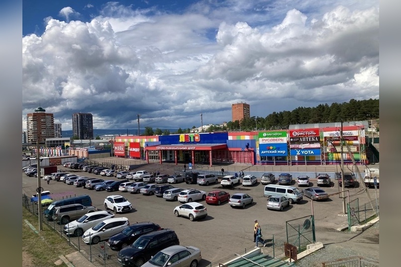 В ТЦ «Лето» началась подготовка к новогодним праздникам