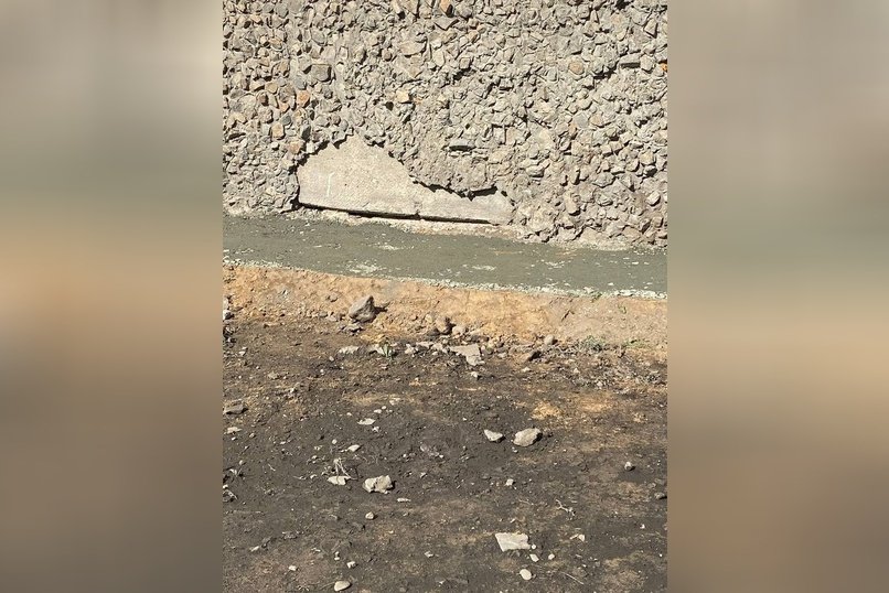 Жители дома, в котором топит подвал после работ ТГК-14, обвиняют чиновников во лжи