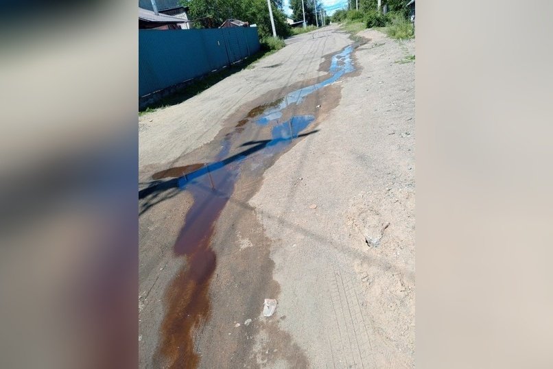 Зловонная вода бежит по улице Читы