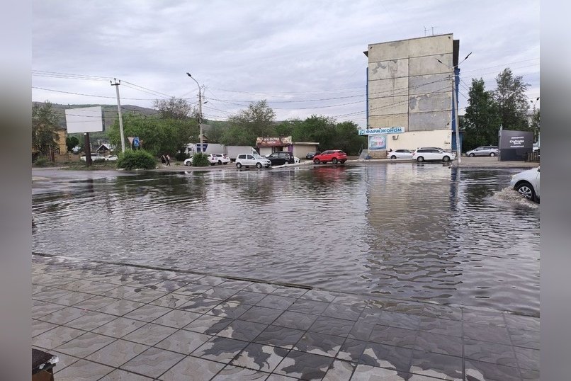 На Острове вновь образовалась огромная лужа