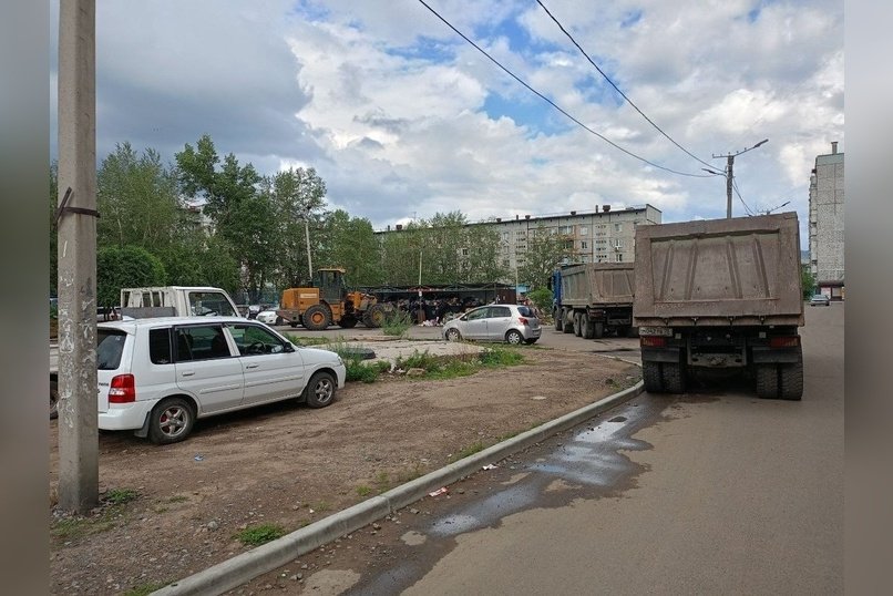 На Острове начали убирать мусор