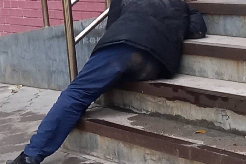 Читинка пожаловалась на равнодушие людей в отношении мужчины без сознания
