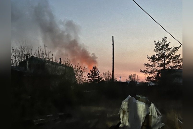 Дом горит в ДНТ «Светлый» в Чите