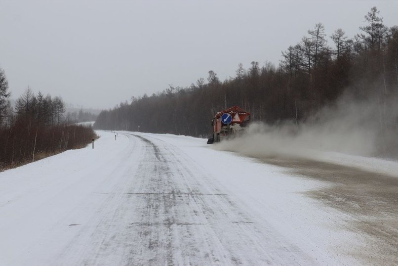 В Забайкалье очищают от снега федеральные трассы