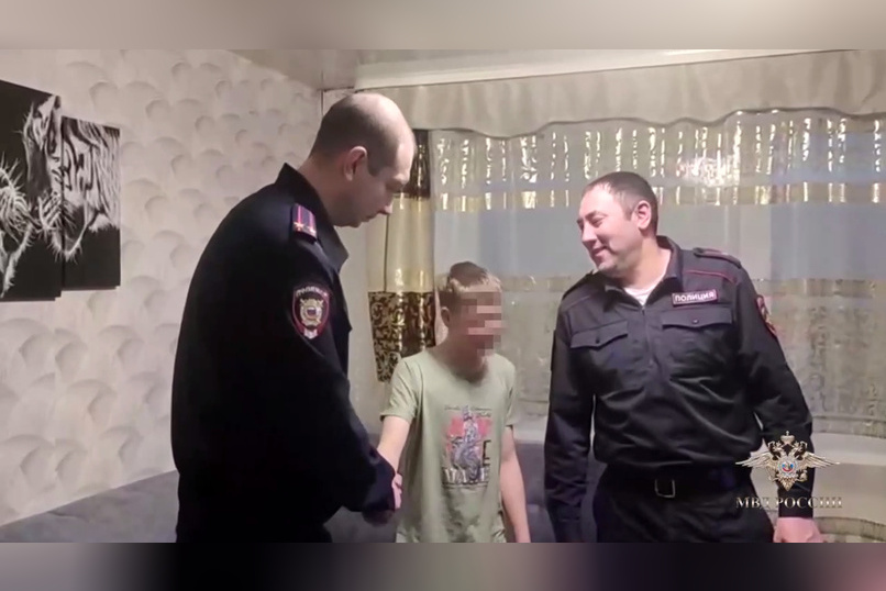 Двух полицейских наградят за спасение ребёнка