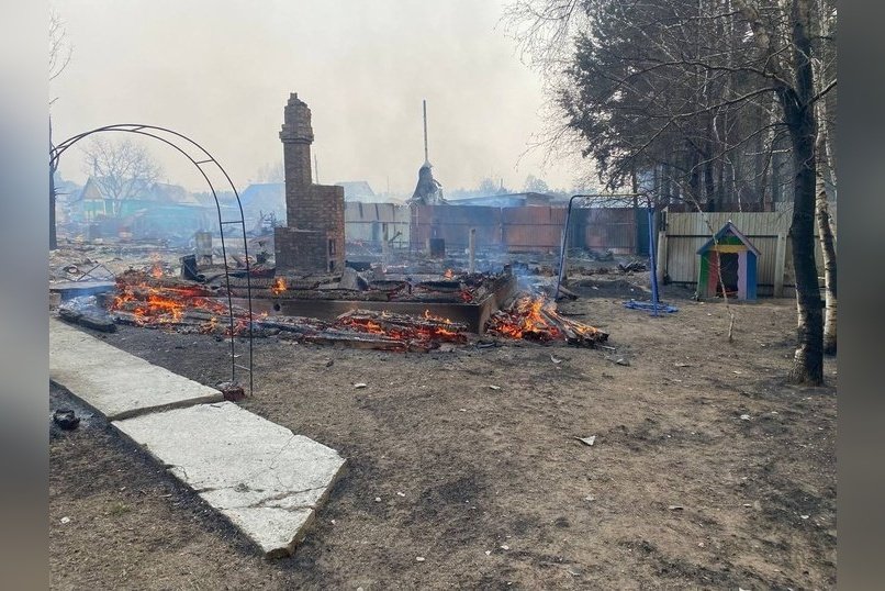 Не менее 10 участков пострадало при пожаре в СНТ «Автозаводец» и «Озон»