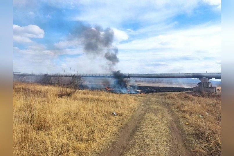 «Забайкалье в огне»: между селами Улеты и Бальзой горела трава