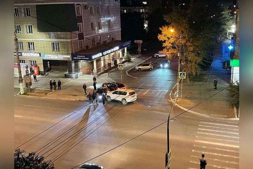 Три автомобиля жёстко столкнулись в центре Читы