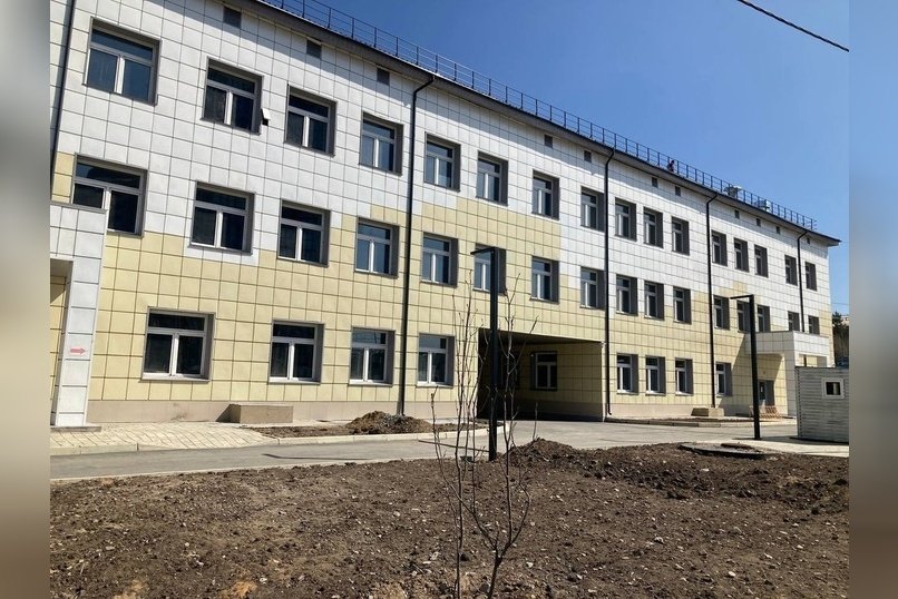 При школе в Каштаке достроят стадион