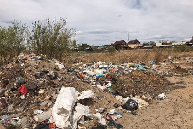 Большие кучи мусора образовались в пригороде Читы - очевидец