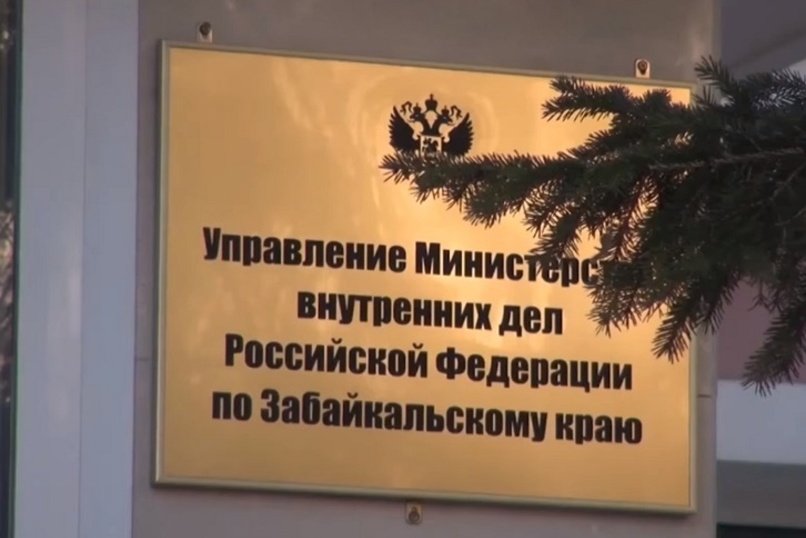 Забайкалец вынес из дома своей односельчанки диван и кухонный гарнитур