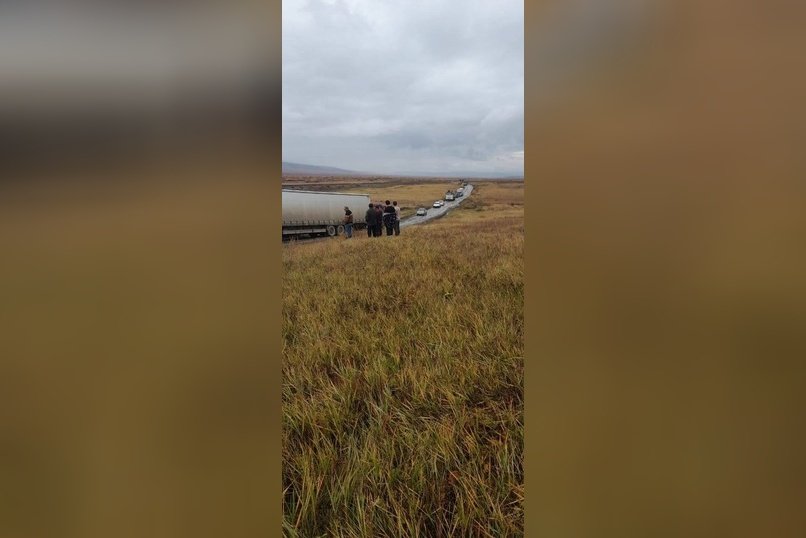 Дорога в Забайкалье превратилась в ловушку: автобус с детьми съехал в кювет