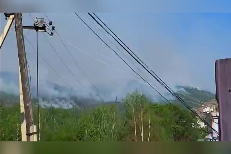 Пожар бушует рядом с СНТ «Сосновка»
