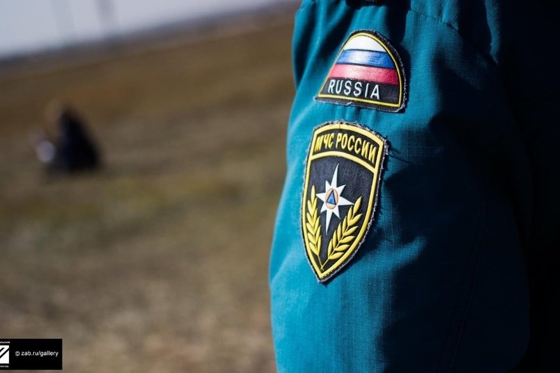 Моторный отсек автомобиля загорелся в Дульдурге